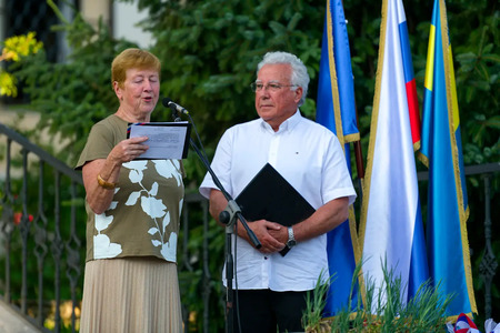 VODITELJICA PROGRAMA ANGELCA MAČEK V POGOVORU S PEVCEM  MARKOM FINKOM 